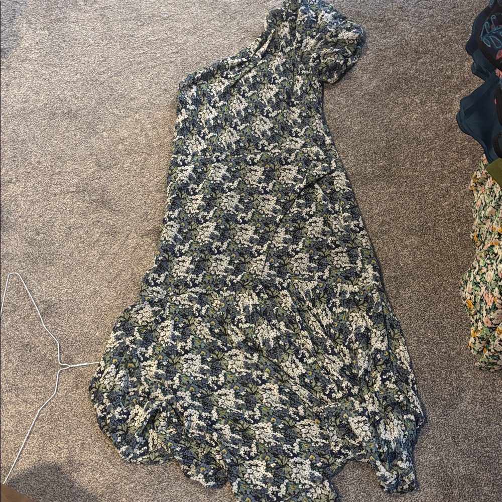 ASTR The Label Santorini Dress Medium Green‎ Blue Floral One Shoulder Midi